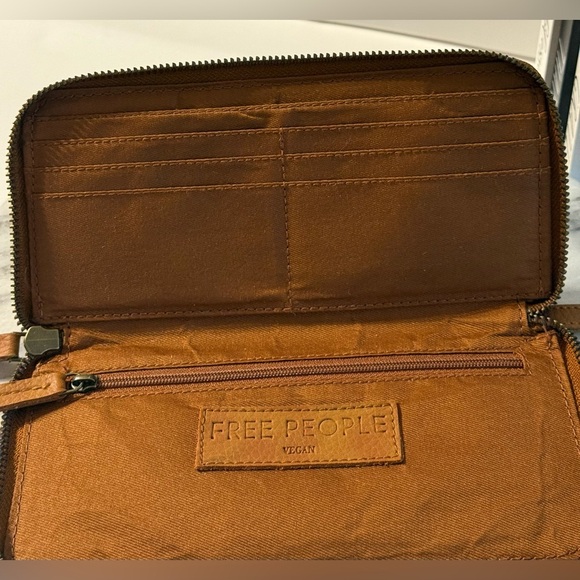 Free People Brown Vegan Leather Wristlet Wallet 8x4 Zip Around Closure CC Slots - Picture 6 of 14